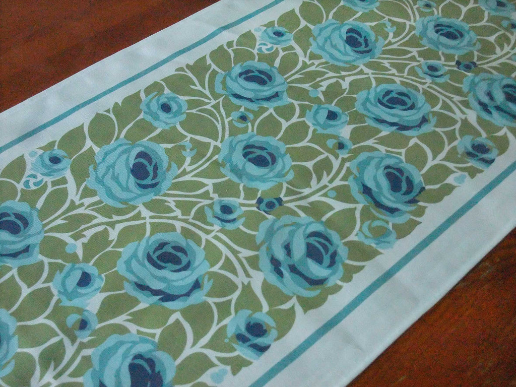 Tischläufer, Weg zum Turm, Blaue Rosen, 40 x 200cm