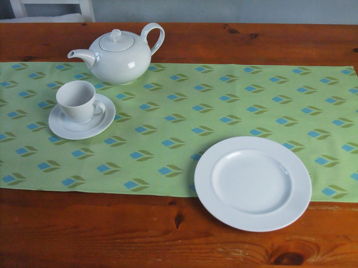 Tischläufer, 40 x 120cm, Krokusmotiv, hellgrün-grün-wasserblau, Ostern