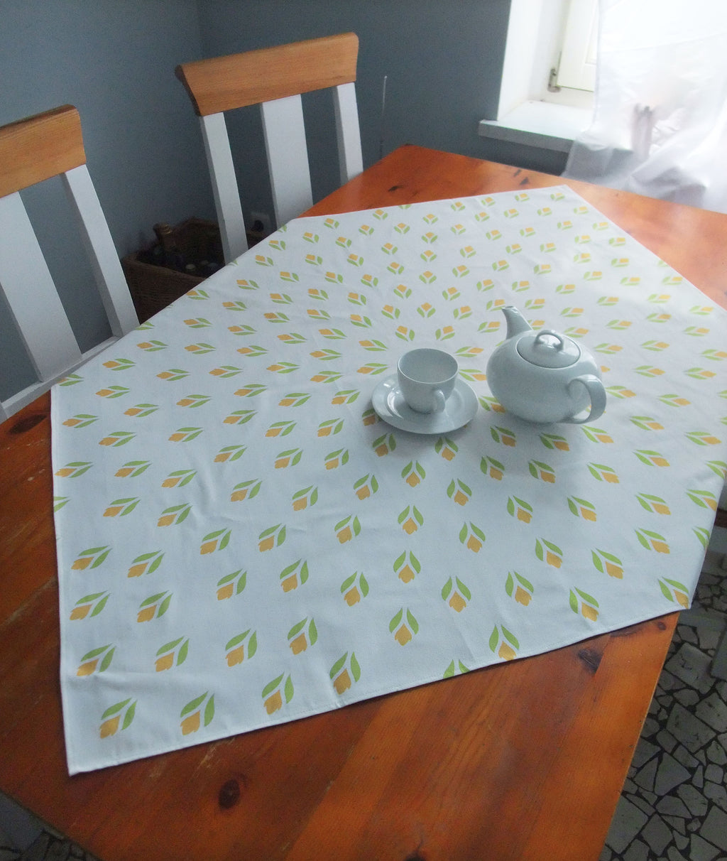 Square tablecloth, white/yellow, crocus design, Easter, spring, garden, 110 x 110 cm or 155 x 155 cm