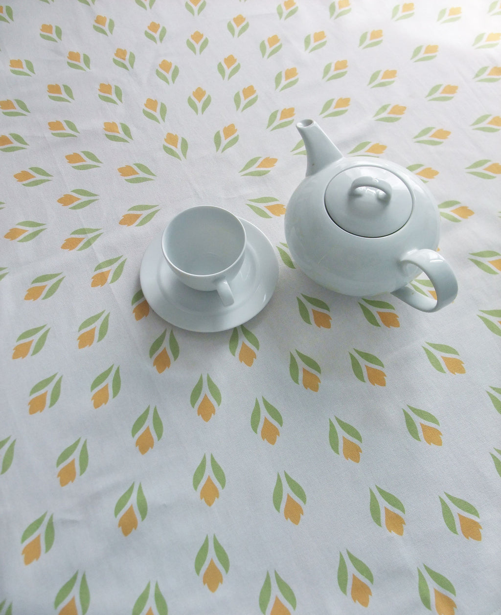 Square tablecloth, white/yellow, crocus design, Easter, spring, garden, 110 x 110 cm or 155 x 155 cm