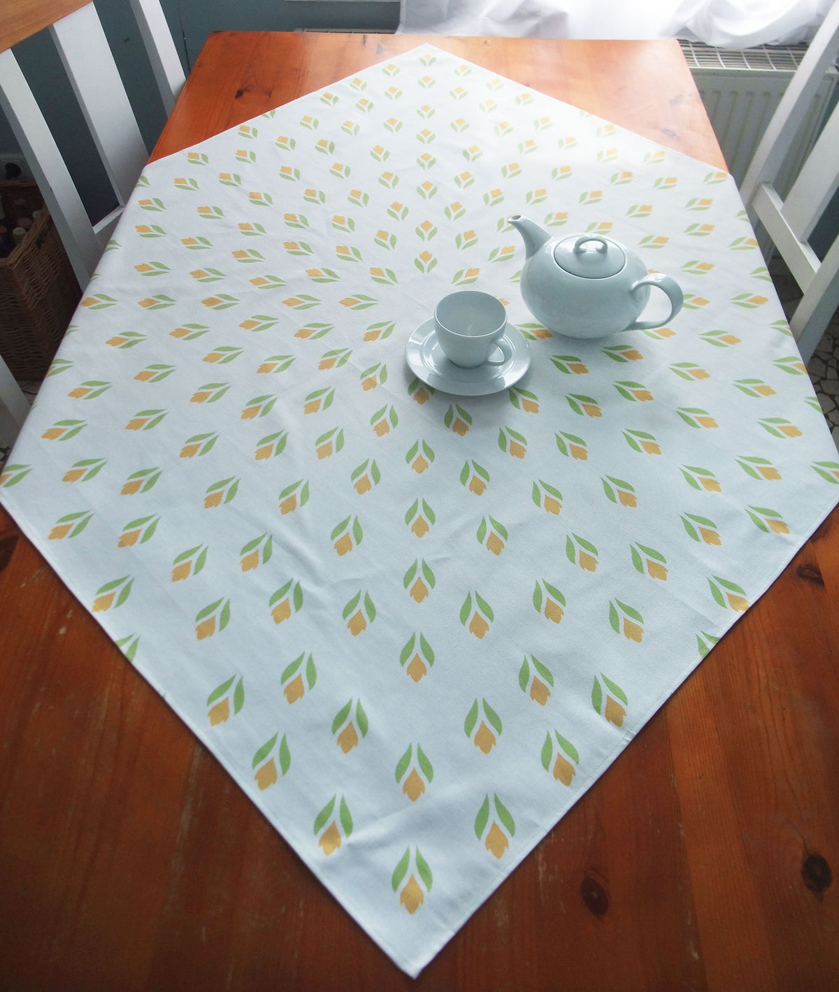 Square tablecloth, white/yellow, crocus design, Easter, spring, garden, 110 x 110 cm or 155 x 155 cm