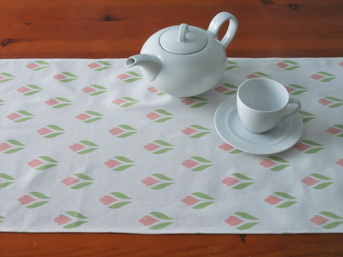 Tischläufer, 40 x 120cm, Krokusmotiv, weiß-rosa, Ostern