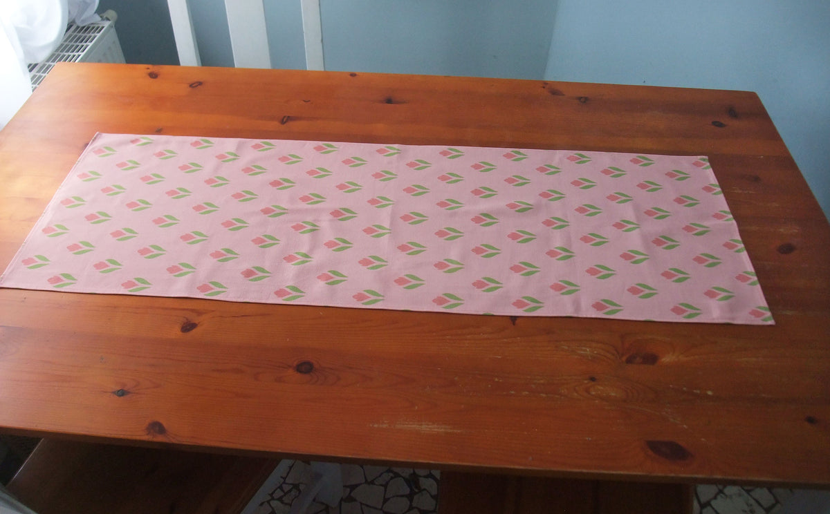 Tischläufer, 40 x 120cm, Krokusmotiv, rosa-hellgrün, Ostern