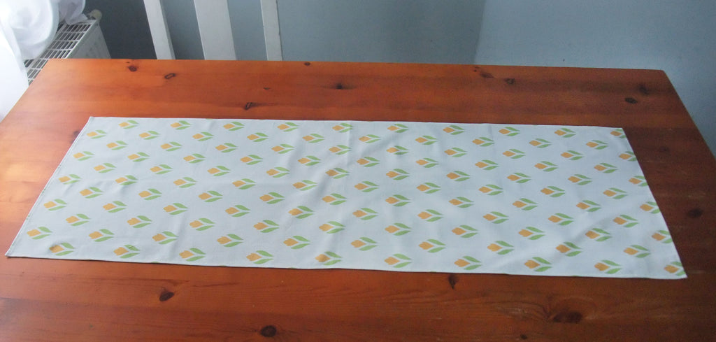 Tischläufer, 40 x 120cm, Krokusmotiv, weiß-gelb, Ostern, Frühling