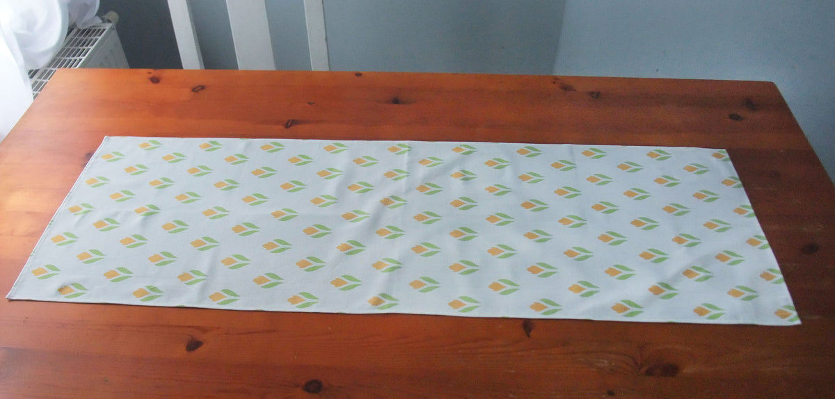 Tischläufer, 40 x 120cm, Krokusmotiv, weiß-gelb, Ostern, Frühling