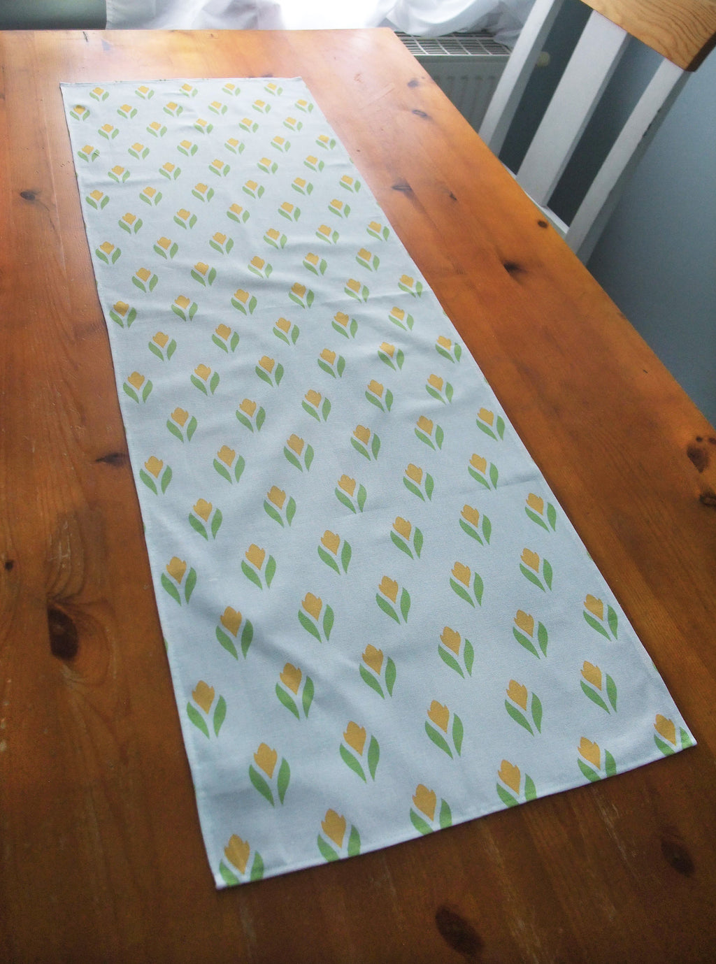 Tischläufer, 40 x 120cm, Krokusmotiv, weiß-gelb, Ostern, Frühling