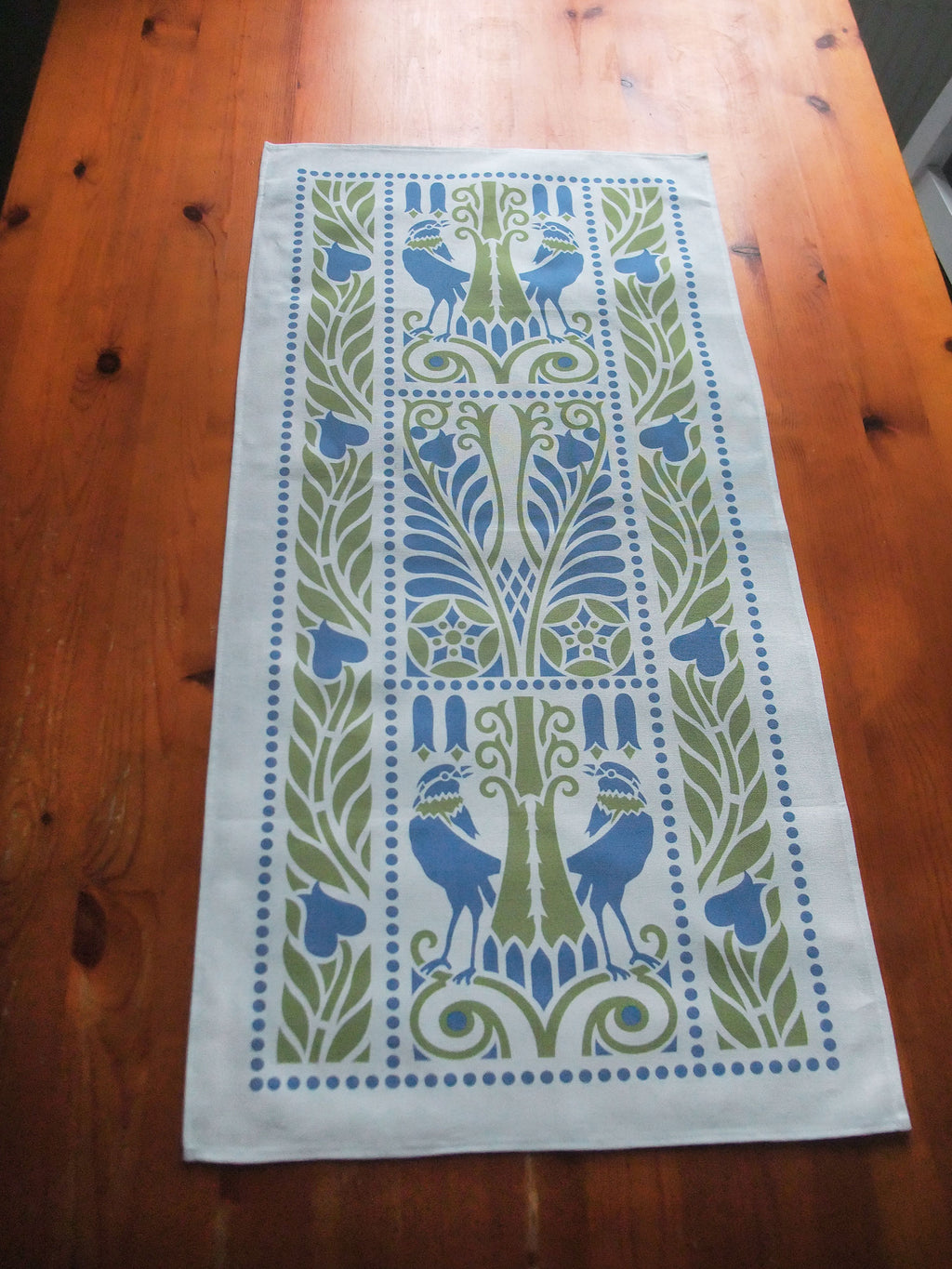 Tischläufer, Raben, Blau-Grün, 40cm breit, verschiedene Längen, Vögel, Vogelmotiv, Jugendstil, Landhausstil, Baumwollstoff