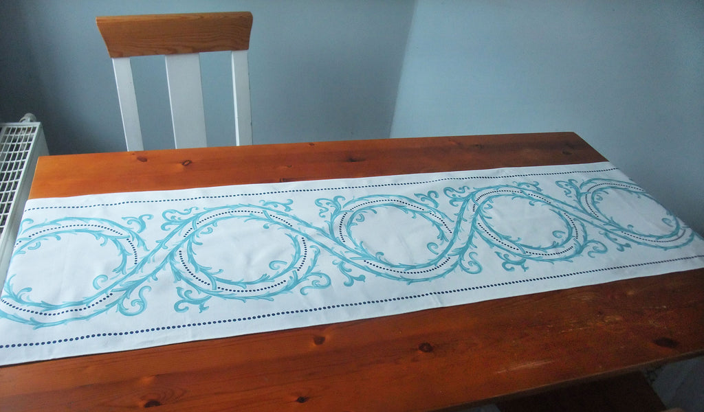 Table runner, thistle hedge, white-water blue, 45 cm wide, two lengths