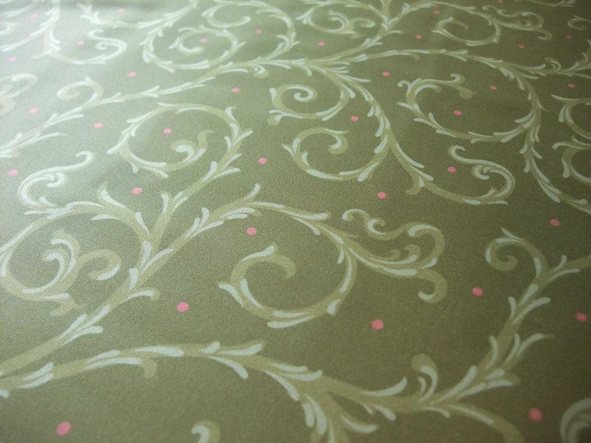 Mako-Satin, Meterware, Baumwolle,  grün mit hellgrünen Ranken und roten Pünktchen, Blusen, Hemden, Bettwäschestoff, glänzend, Muster, Kleider