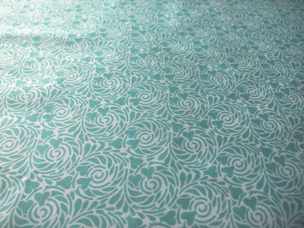 Mako-Satin, Meterware, Baumwolle,  Motiv "Rabenwiese", wasserblau, türkis, aqua, Spiralen, Herzen, für Blusen, Hemden, Kleider, Bettwäsche, Baumwollsatin