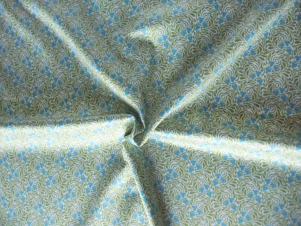 Mako-Satin, Meterware, Baumwolle,  Motiv "Rabenwiese" grün/wasserblau, türkis, aqua, Spiralen, Herzen, Baumwollsatin, für Bettwäsche, elegante Kleidung, Hemden, Kleider