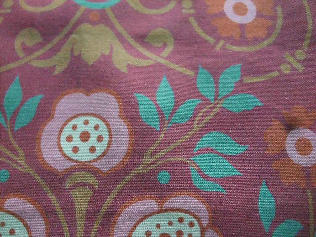 Table runner, two lengths, "Bauerngarten" design, "Granatapfel" (wine red) colorway