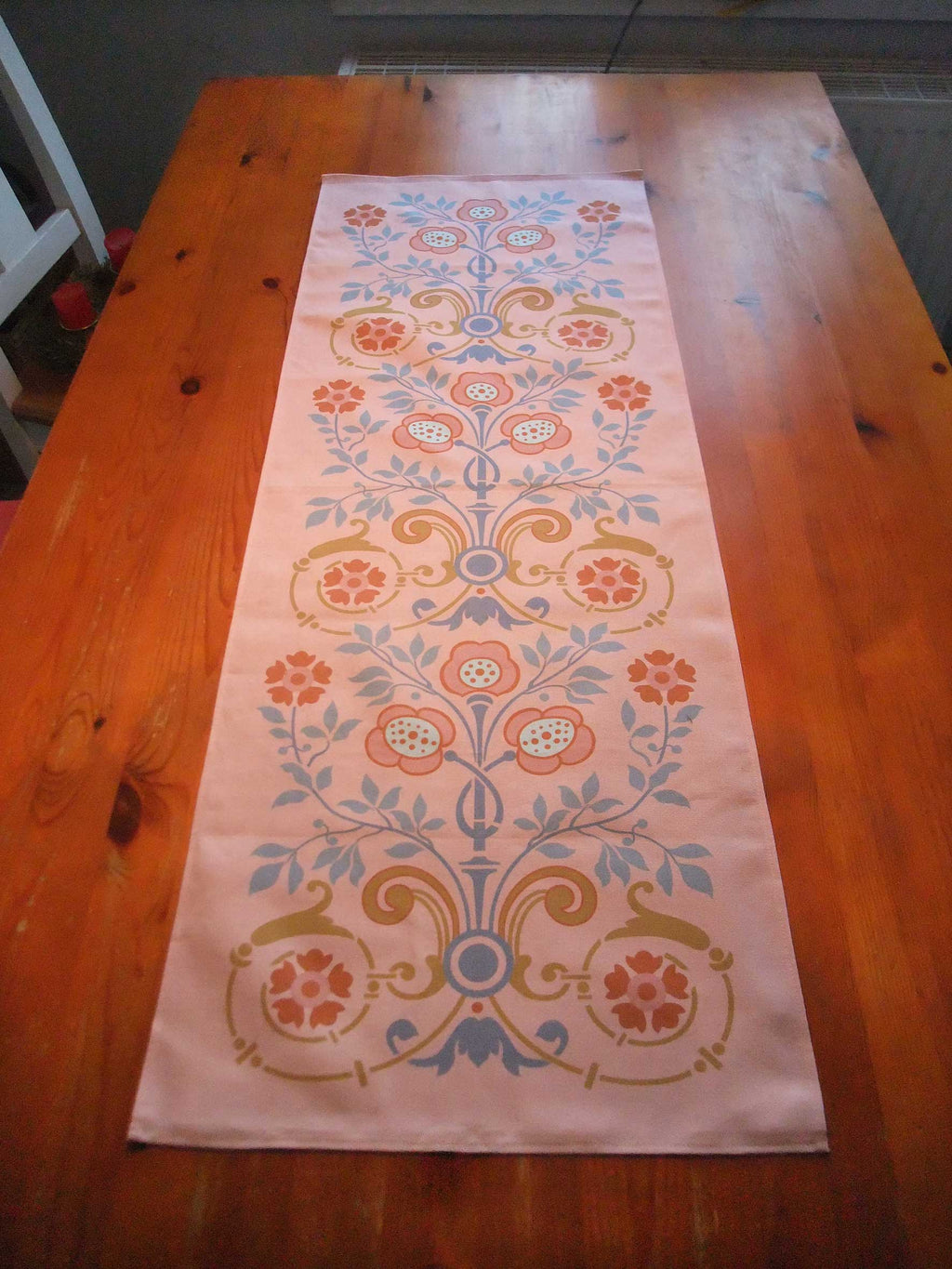 Table runner, two lengths, "Bauerngarten" design, "Hortensie" colorway (Dusty Pink)