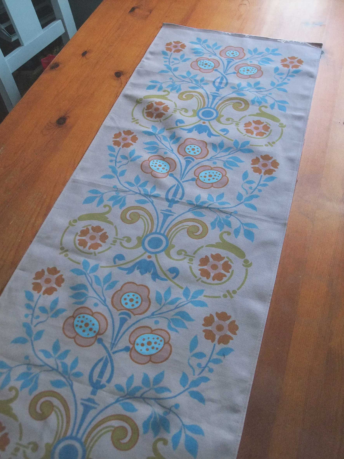 Table runner, two lengths, "Bauerngarten" design, "Hortensie" colorway (Dusty Pink)