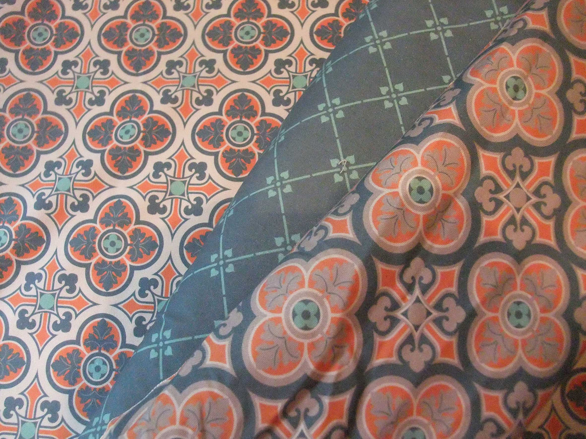 Halbpanama, Meterware, Hellgrau, Dunkelblau/hellrot, Baumwollstoff, 160cm breit, Muster "Herrenhaus", Farbstellung "blauer Fels hell", für Taschenprojekte, Kissen, Hosen